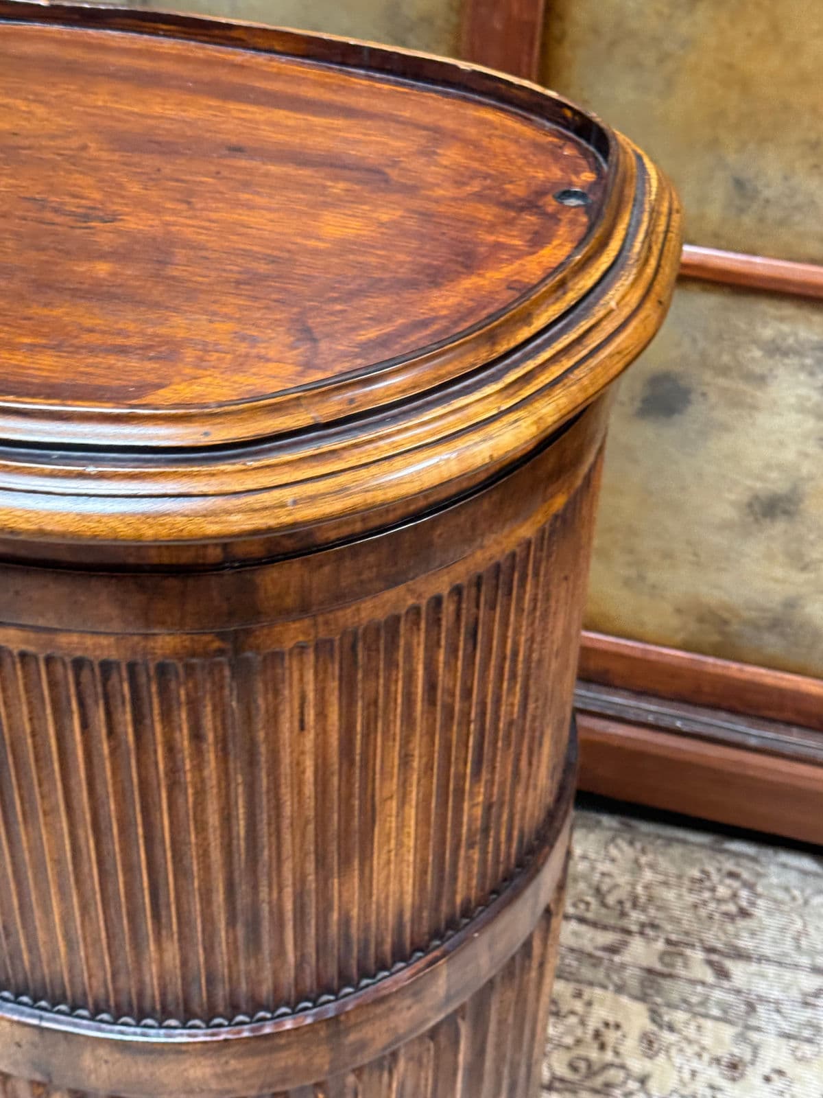 Demi-Lune Fluted Wood Pedestal - Thumbnail 7