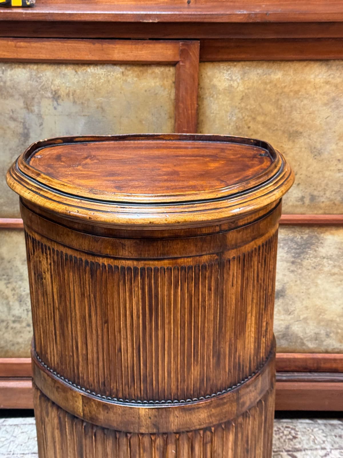 Demi-Lune Fluted Wood Pedestal - Thumbnail 12