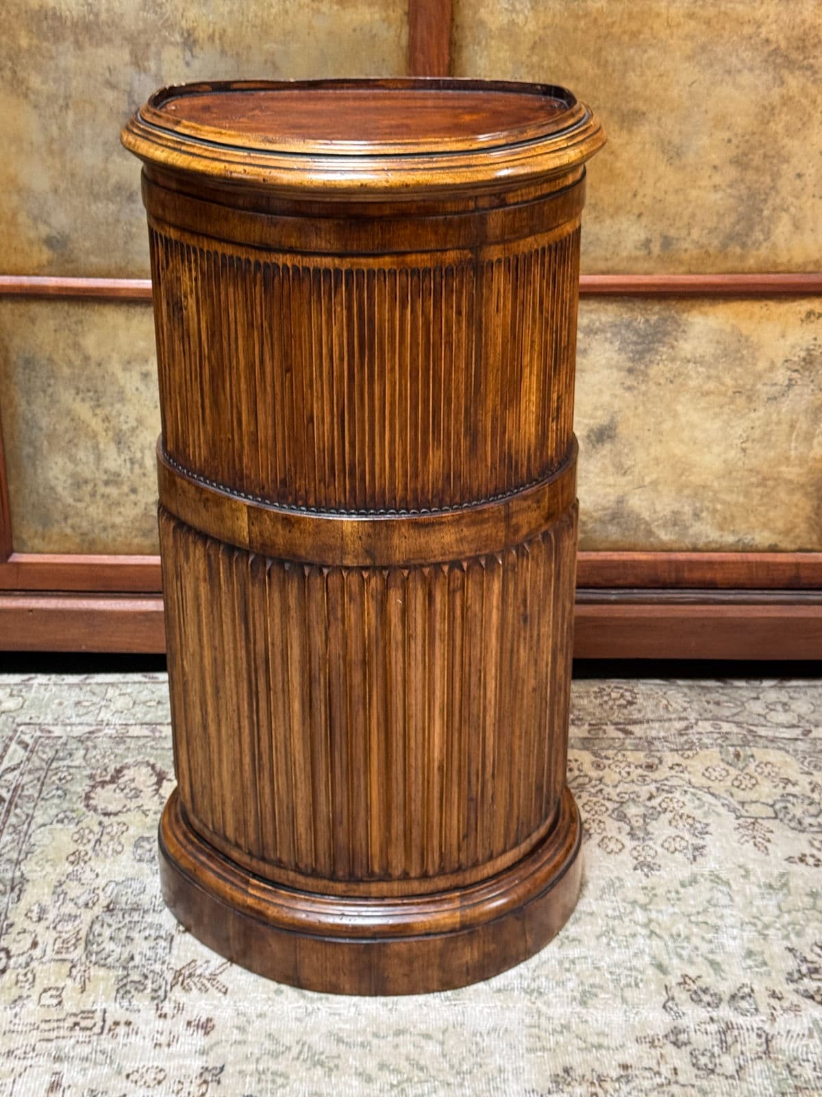 Demi-Lune Fluted Wood Pedestal - Thumbnail 11