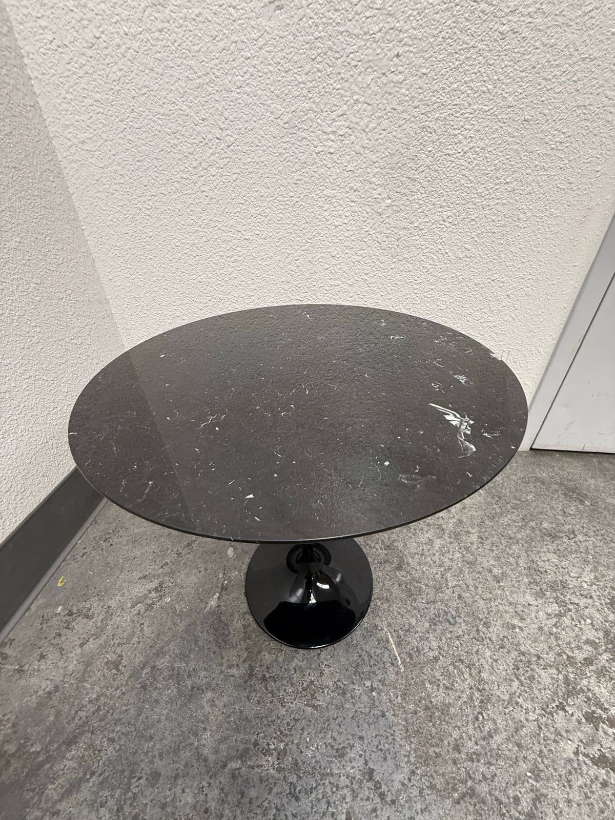 Eero Saarinen Style Round Stone Top Tulip Side Table - Thumbnail 6