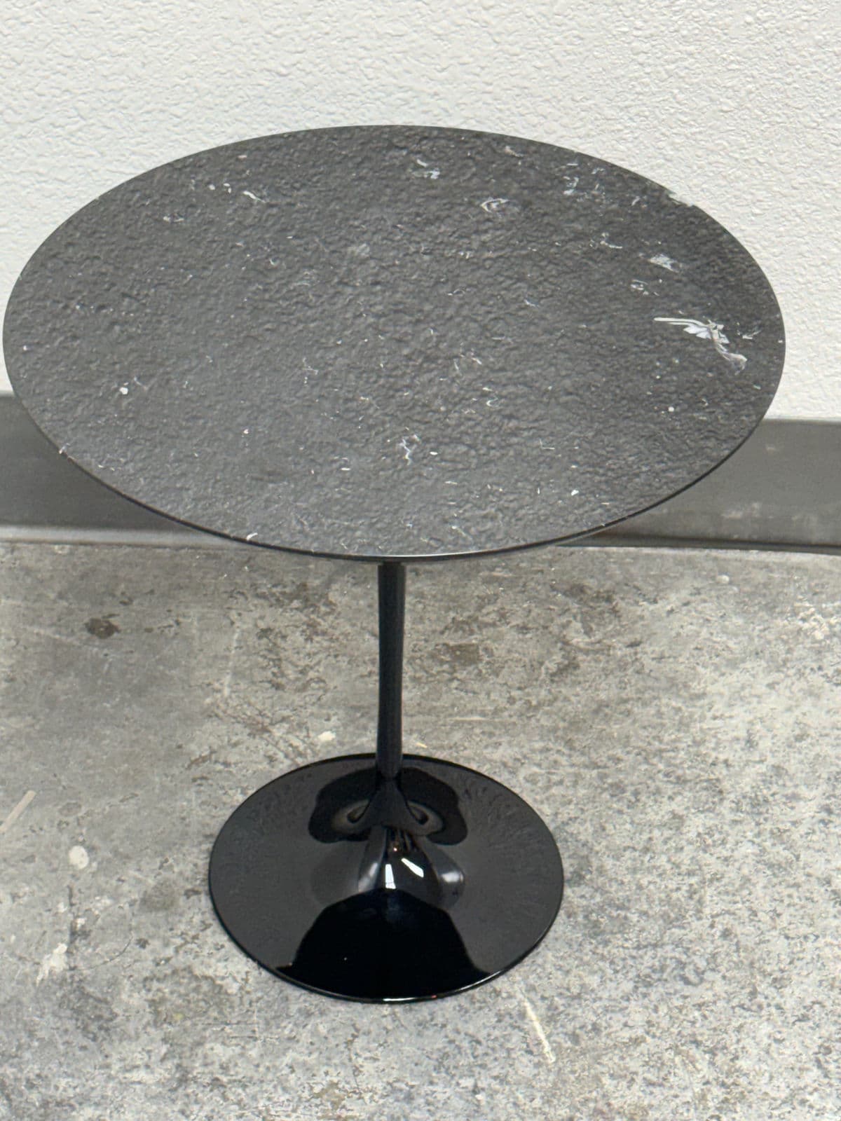 Eero Saarinen Style Round Stone Top Tulip Side Table - Thumbnail 4