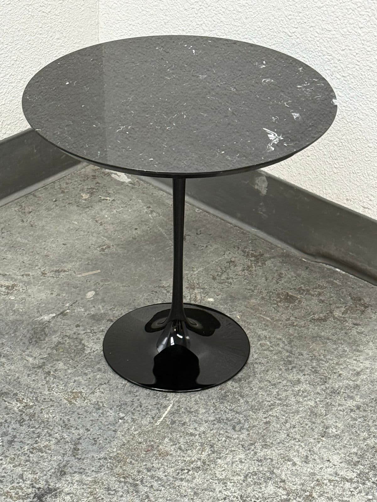 Eero Saarinen Style Round Stone Top Tulip Side Table - Thumbnail 5