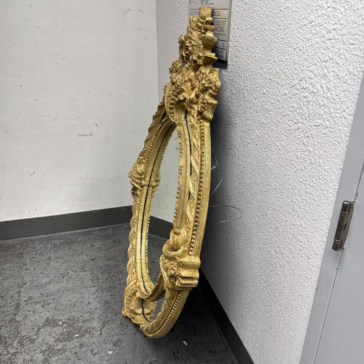 French Giltwood Cushion Wall Mirror - Thumbnail 4