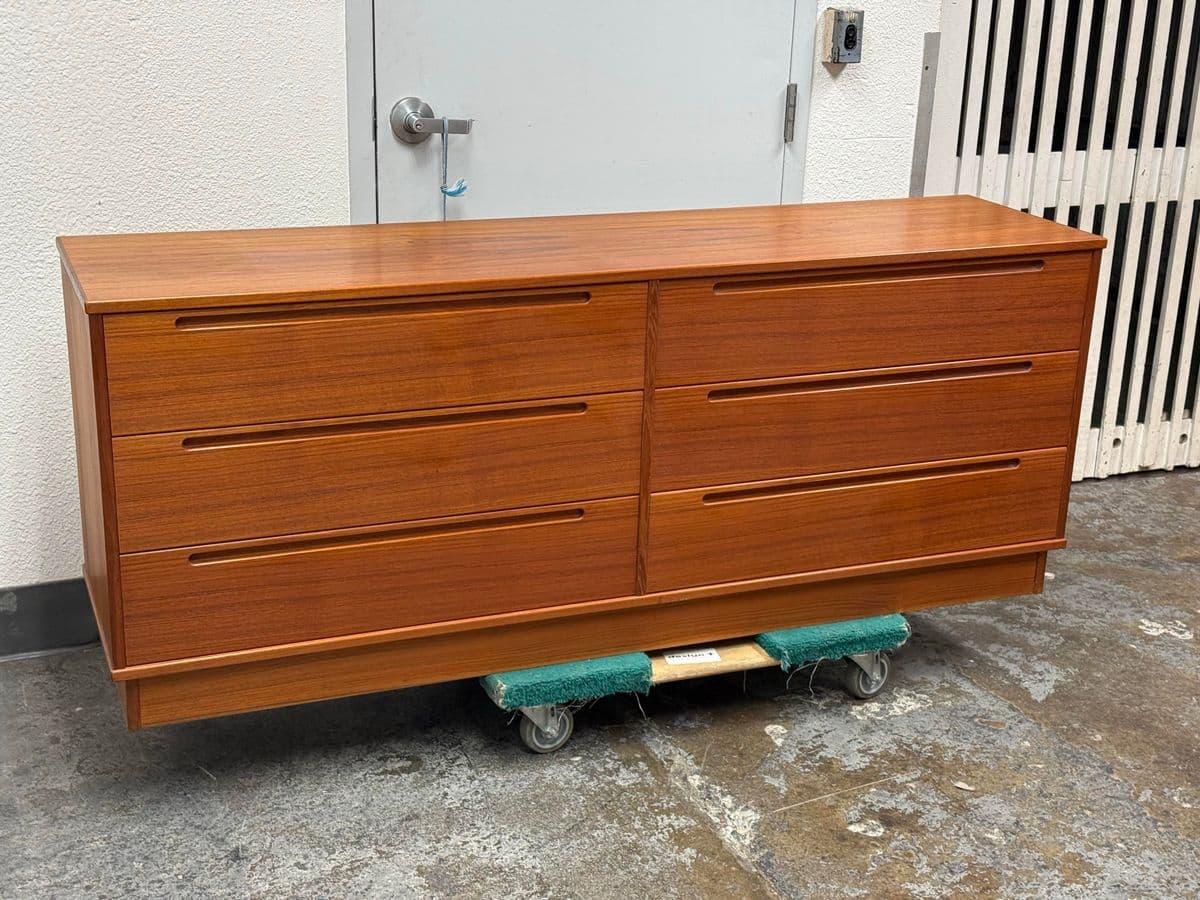 Nils Jonsson for Torring Møbelfabrik Six Drawer Dresser, Circa 1960's - Thumbnail 10