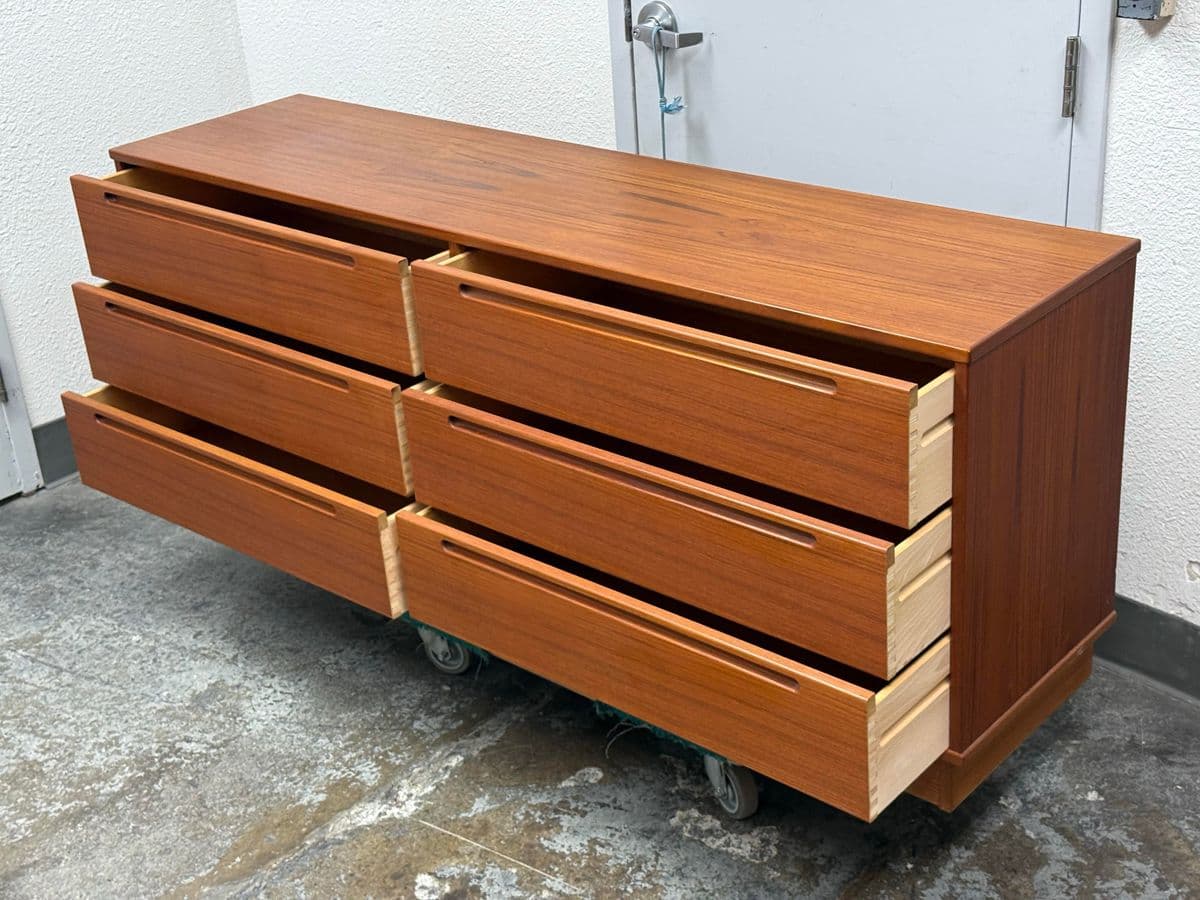 Nils Jonsson for Torring Møbelfabrik Six Drawer Dresser, Circa 1960's - Thumbnail 7