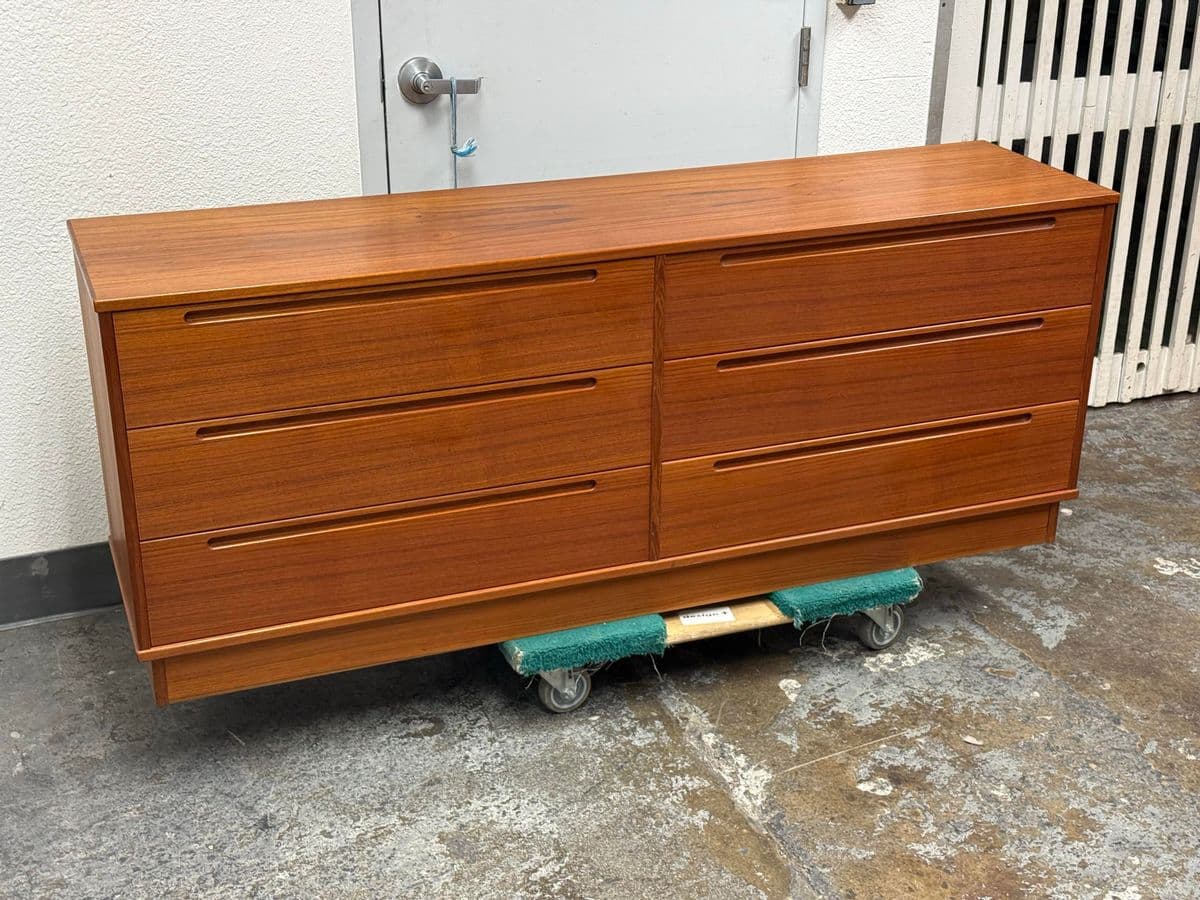 Nils Jonsson for Torring Møbelfabrik Six Drawer Dresser, Circa 1960's - Thumbnail 11