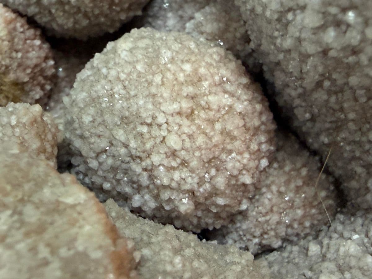 Druzy Quartz Heart on Stand - Thumbnail 9