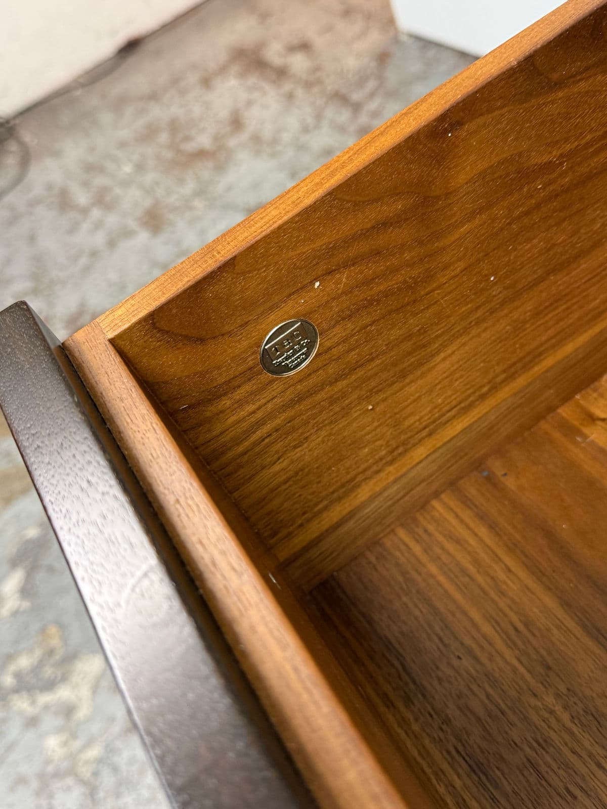 Traylor & Co. Contemporary Chest of Drawers - Thumbnail 5