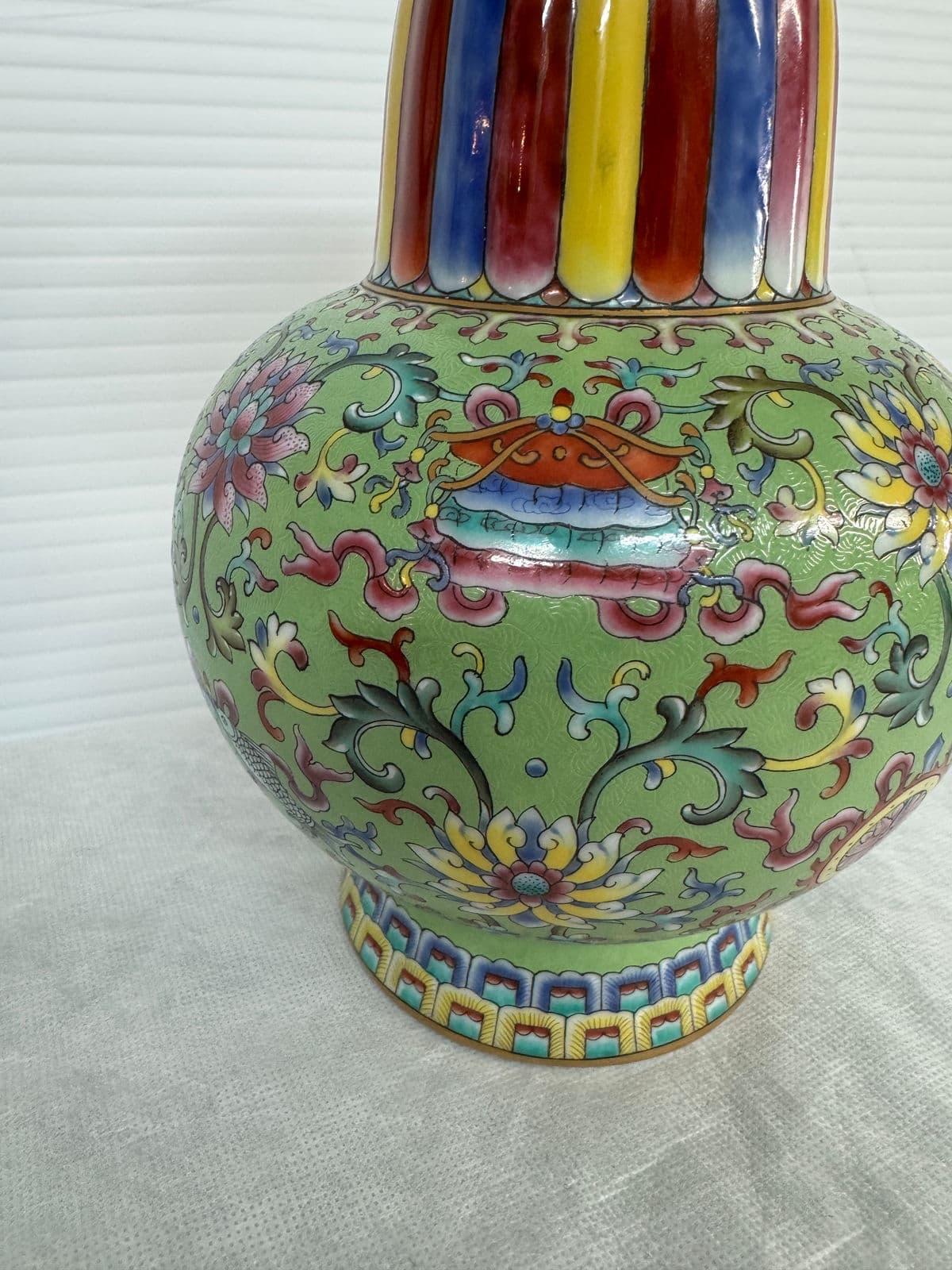 Chinese Qing Qianlong Famille Rose Vase - Thumbnail 9