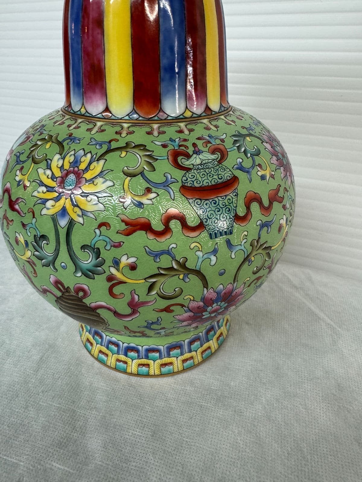 Chinese Qing Qianlong Famille Rose Vase - Thumbnail 10