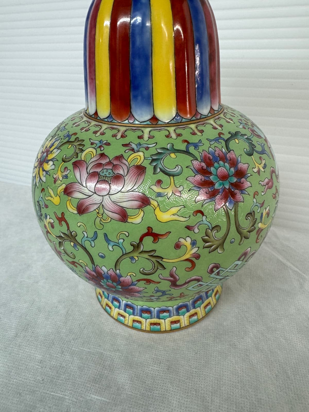 Chinese Qing Qianlong Famille Rose Vase - Thumbnail 12