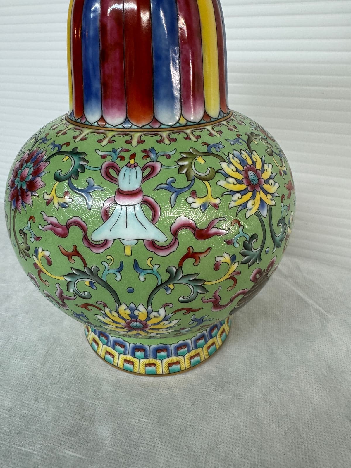 Chinese Qing Qianlong Famille Rose Vase - Thumbnail 11