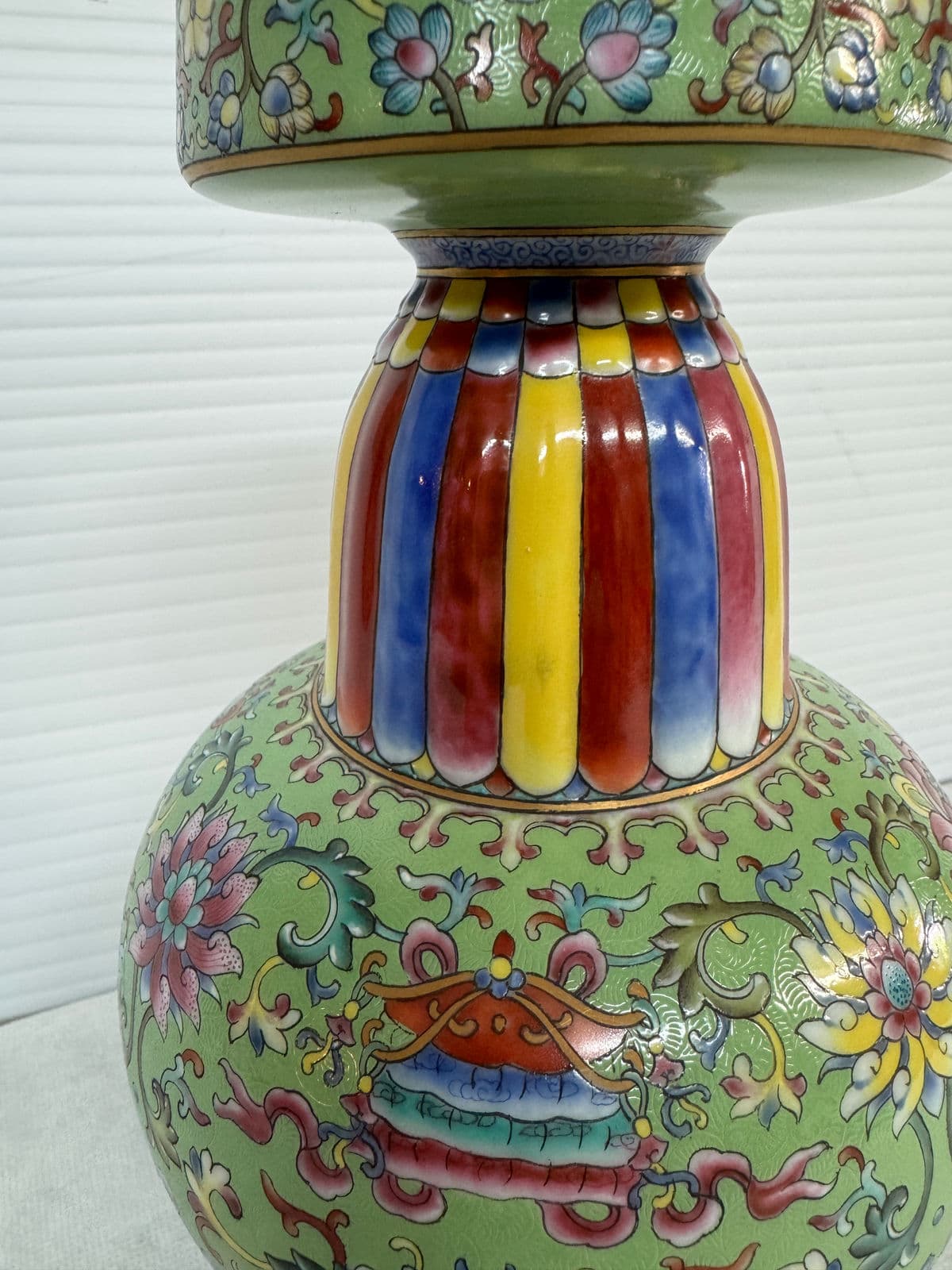 Chinese Qing Qianlong Famille Rose Vase - Thumbnail 13