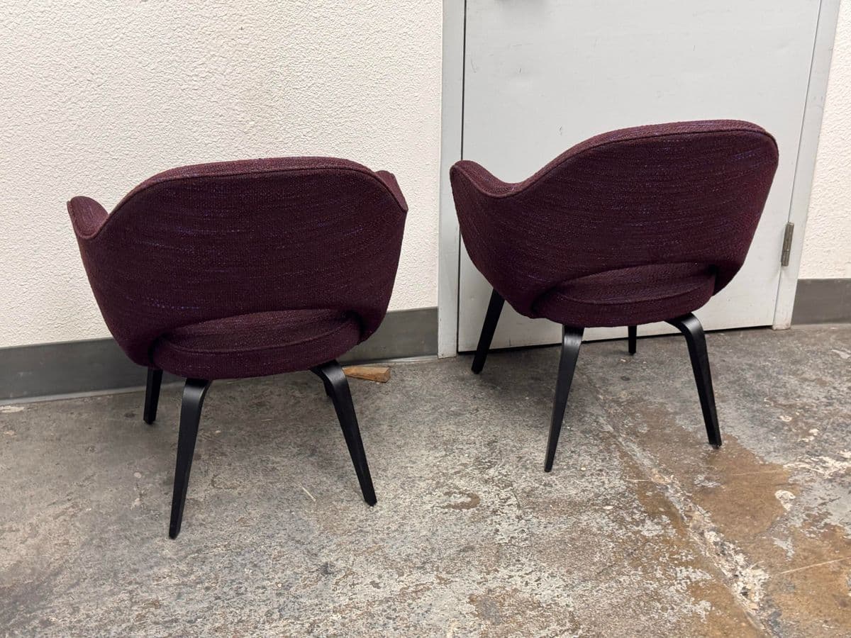 Eero Saarinen for Knoll Studio Aubergine Executive Armchairs, Pair - Thumbnail 7