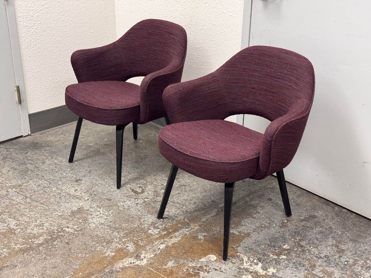 Eero Saarinen for Knoll Studio Aubergine Executive Armchairs, Pair - Thumbnail 8