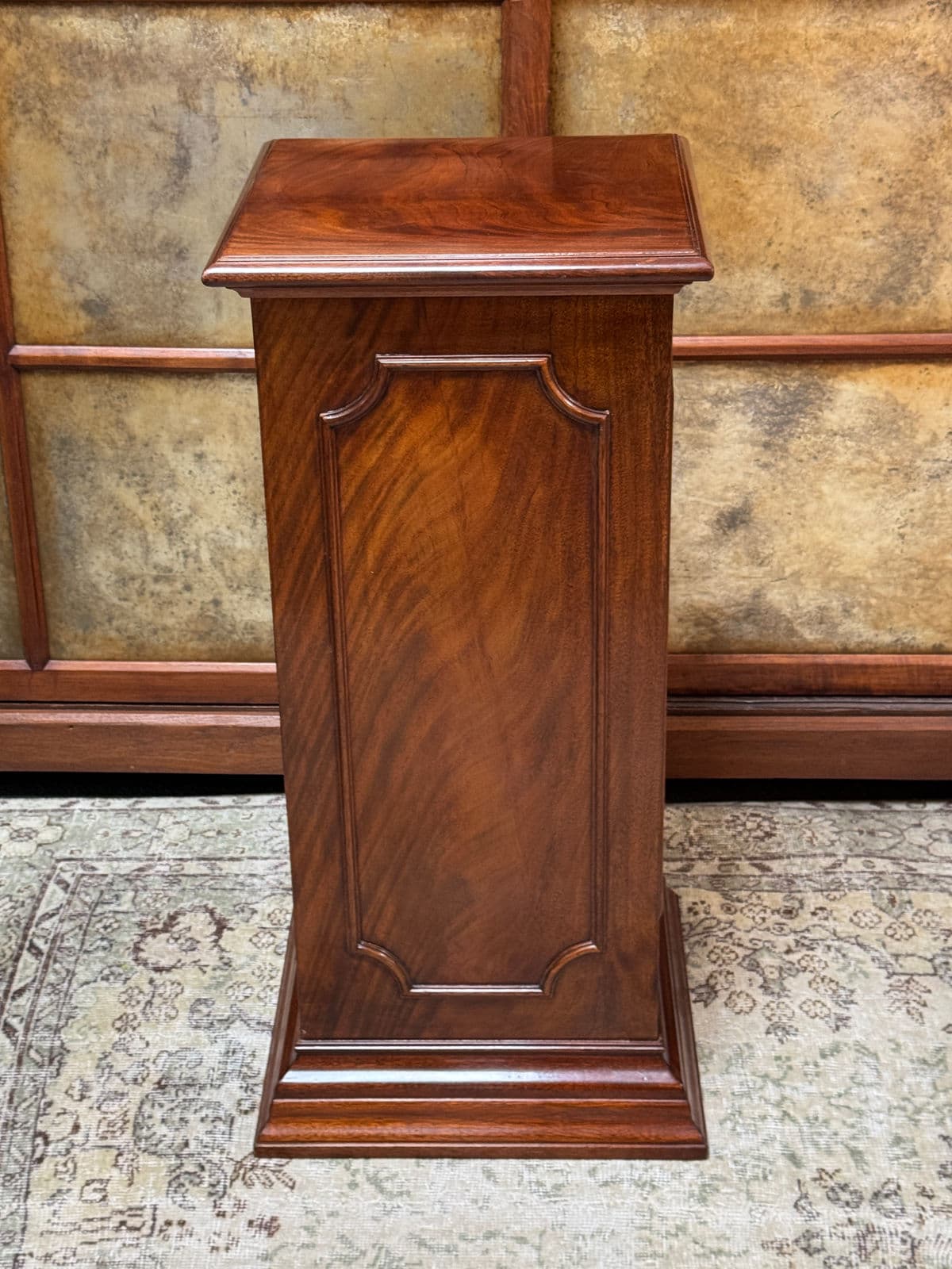 Georgian Inspired Figured Mahogany Pedestal - Thumbnail 4