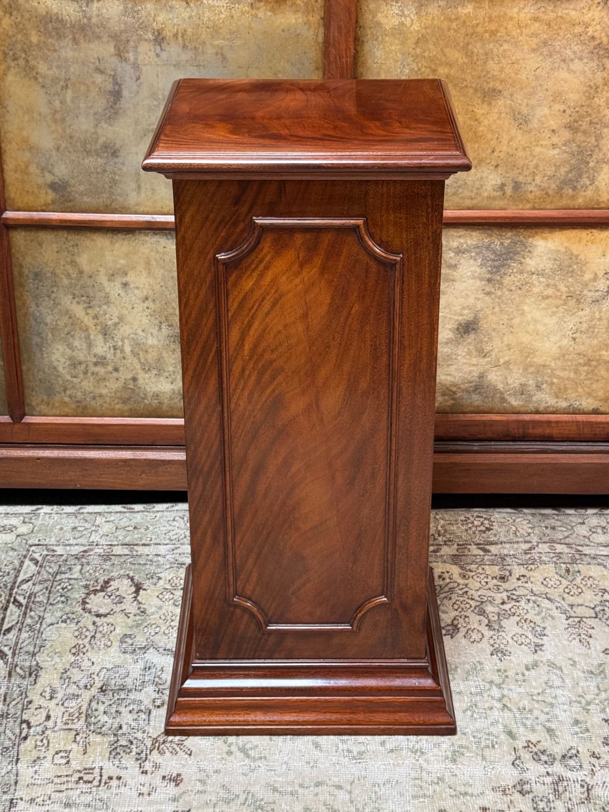 Georgian Inspired Figured Mahogany Pedestal - Thumbnail 3