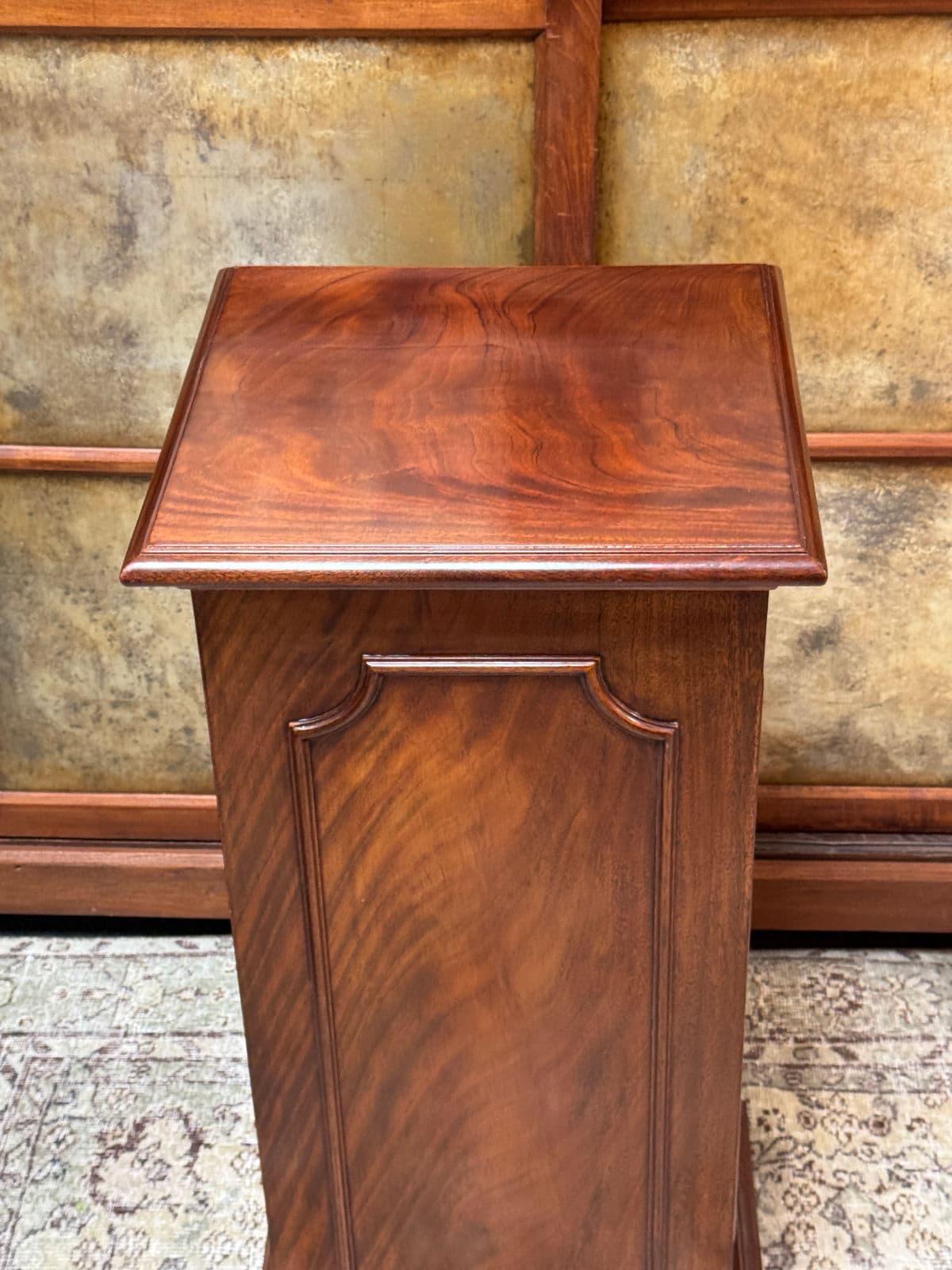 Georgian Inspired Figured Mahogany Pedestal - Thumbnail 7