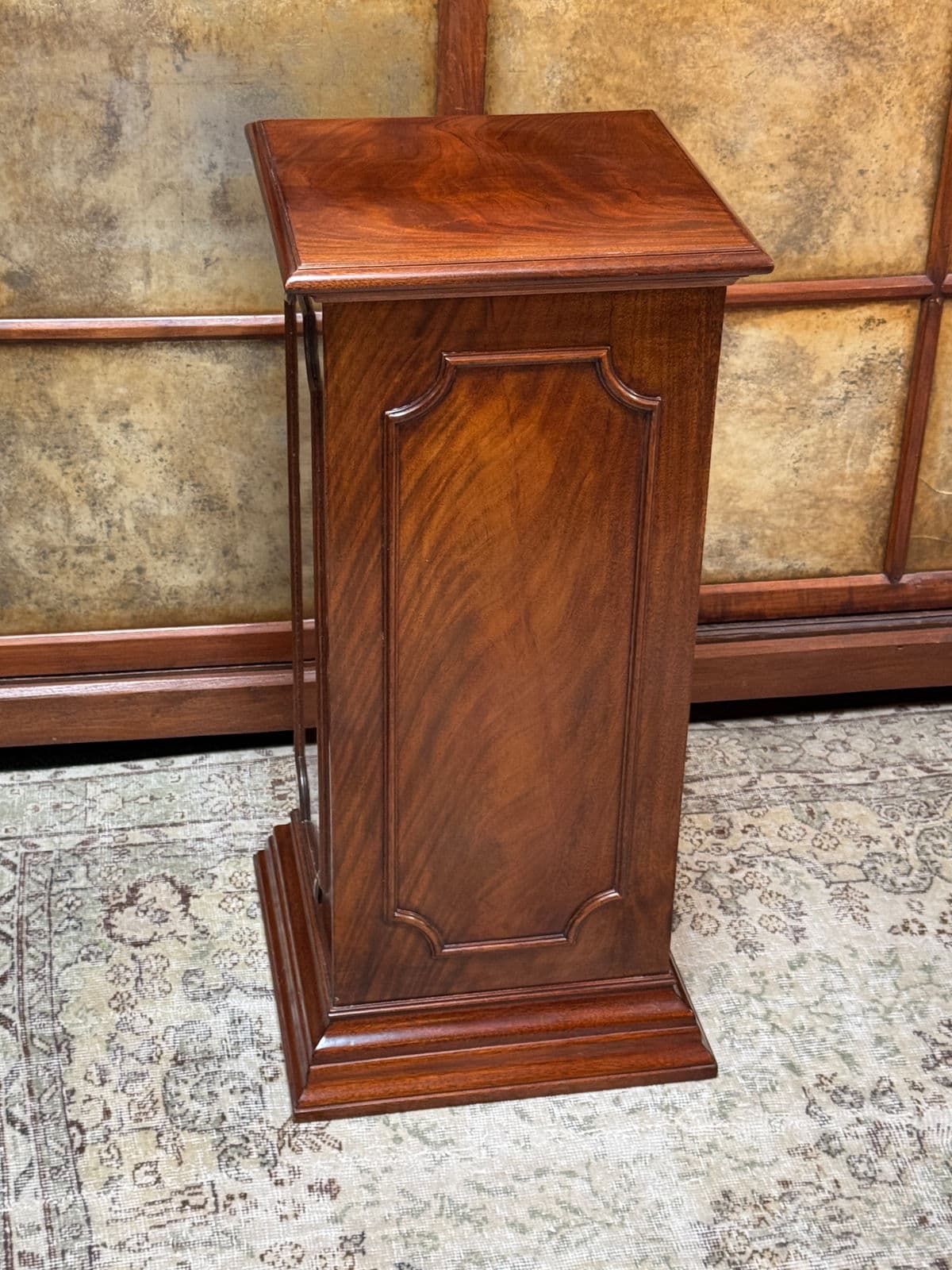 Georgian Inspired Figured Mahogany Pedestal - Thumbnail 5