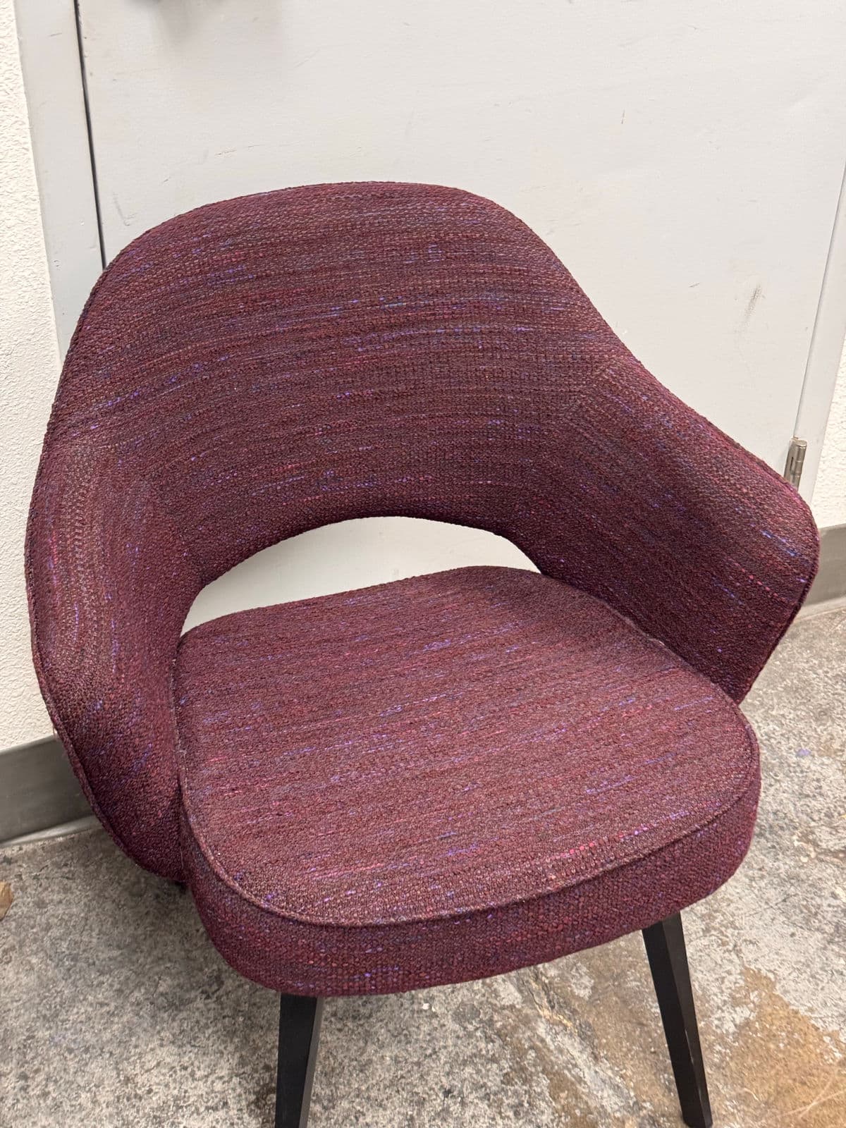 Eero Saarinen for Knoll Studio Aubergine Executive Armchairs, Pair - Thumbnail 5