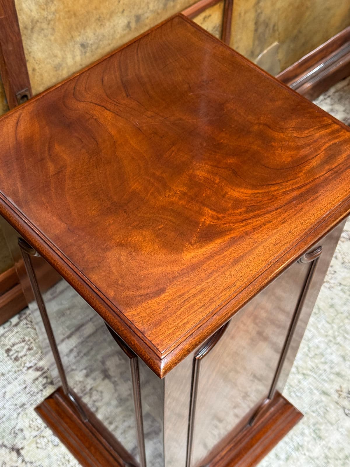 Georgian Inspired Figured Mahogany Pedestal - Thumbnail 9