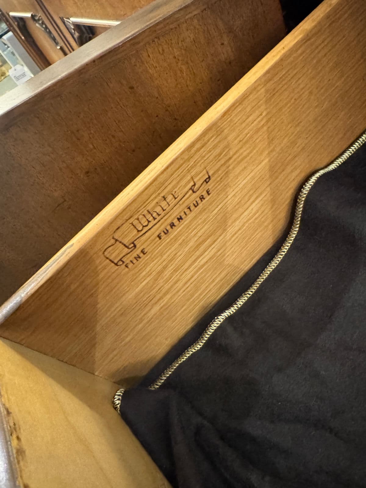 White Fine Furniture Sideboard - Thumbnail 9