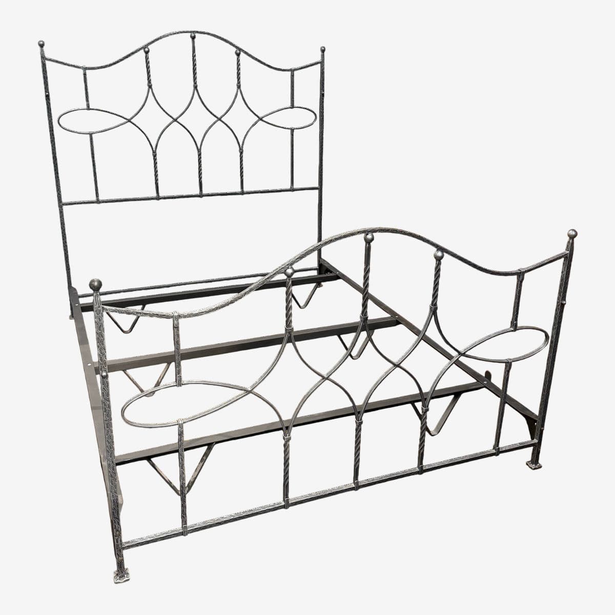 Queen Size Claudio Rayes Iron Bed Frame, Model 24 - Image 1