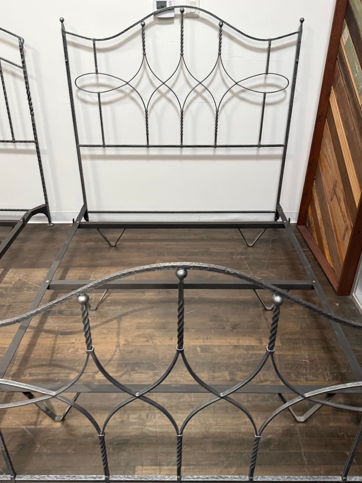 Queen Size Claudio Rayes Iron Bed Frame, Model 24 - Thumbnail 8