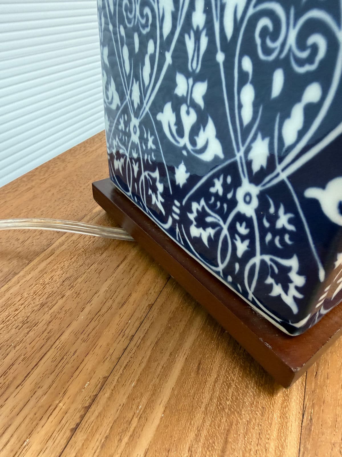 Ralph Lauren Lotus Table Lamp - Thumbnail 7