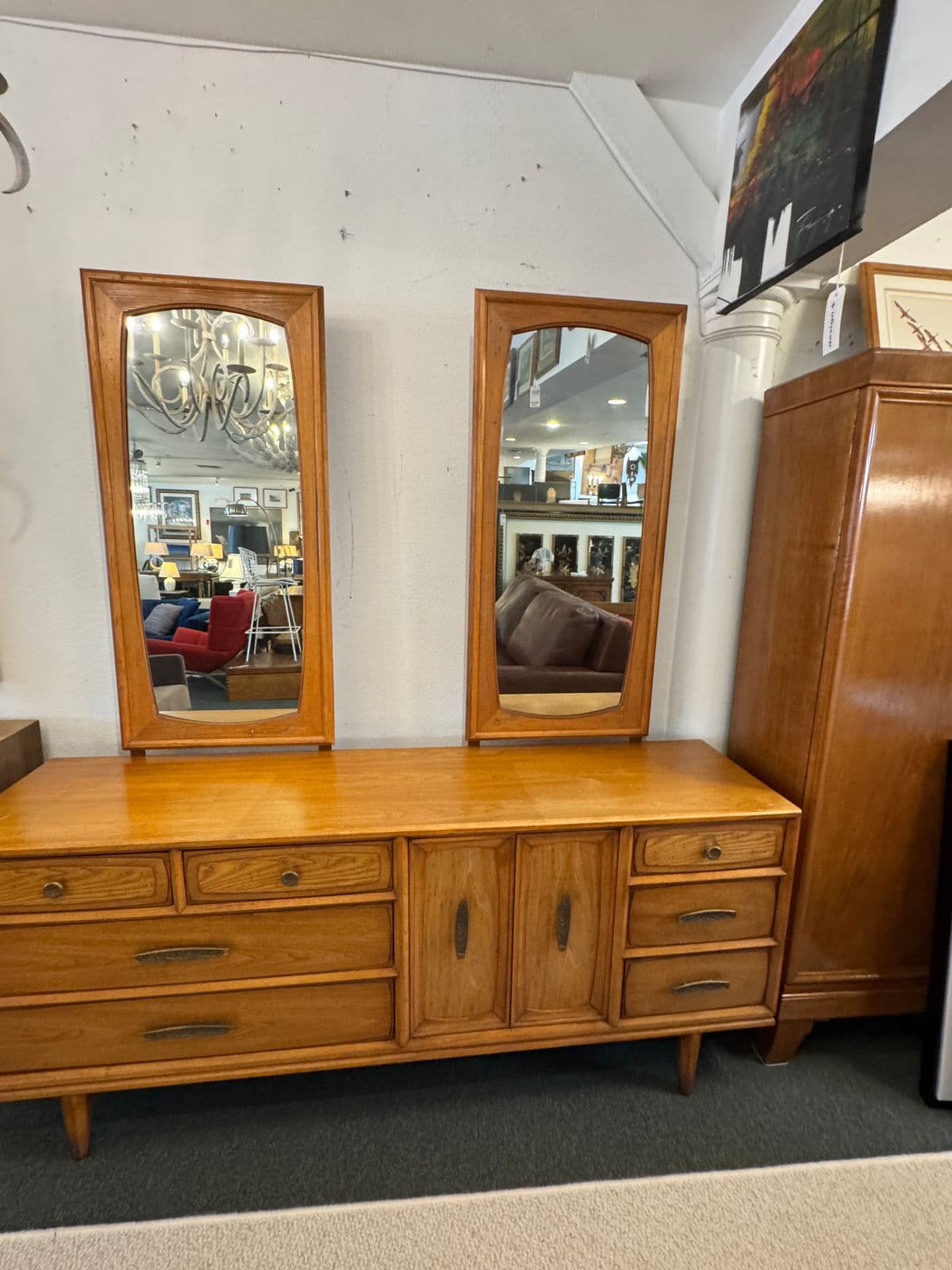 Heritage Brutalist Oak Wood Dresser With Dual Mirrors - Thumbnail 5