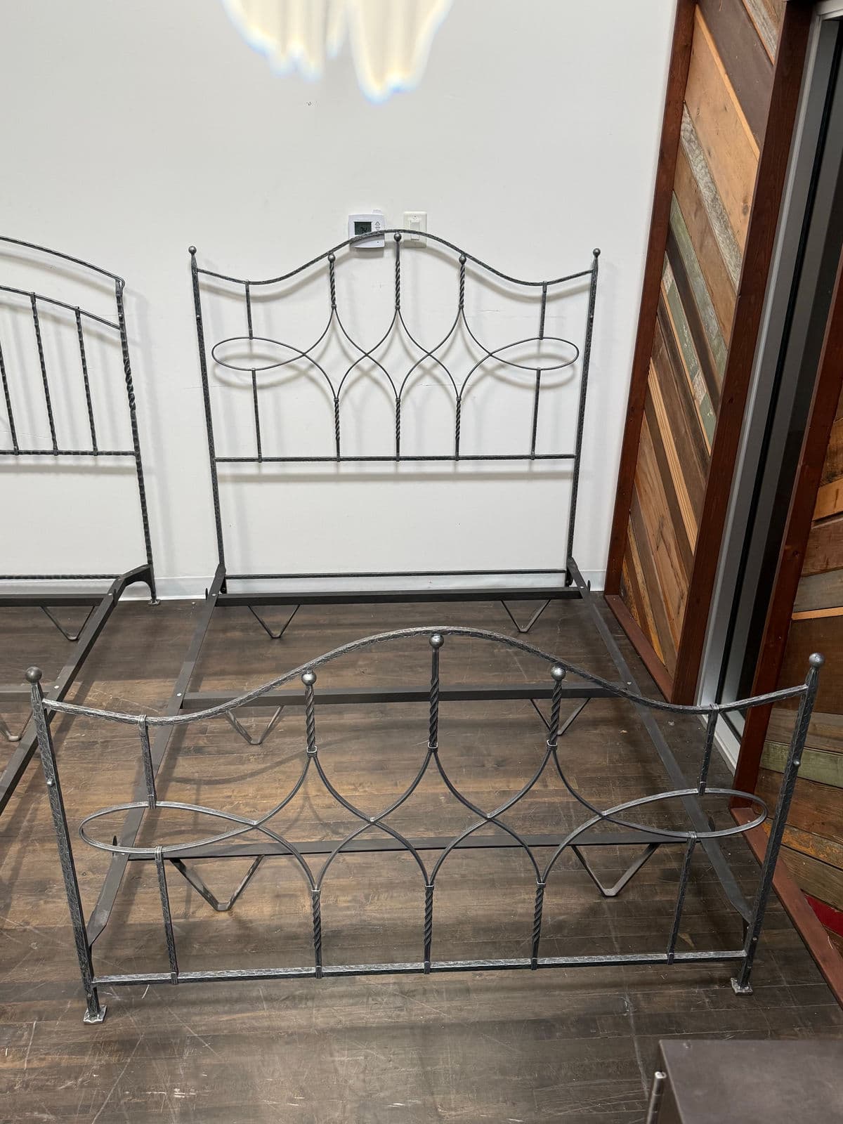 Queen Size Claudio Rayes Iron Bed Frame, Model 24 - Thumbnail 12