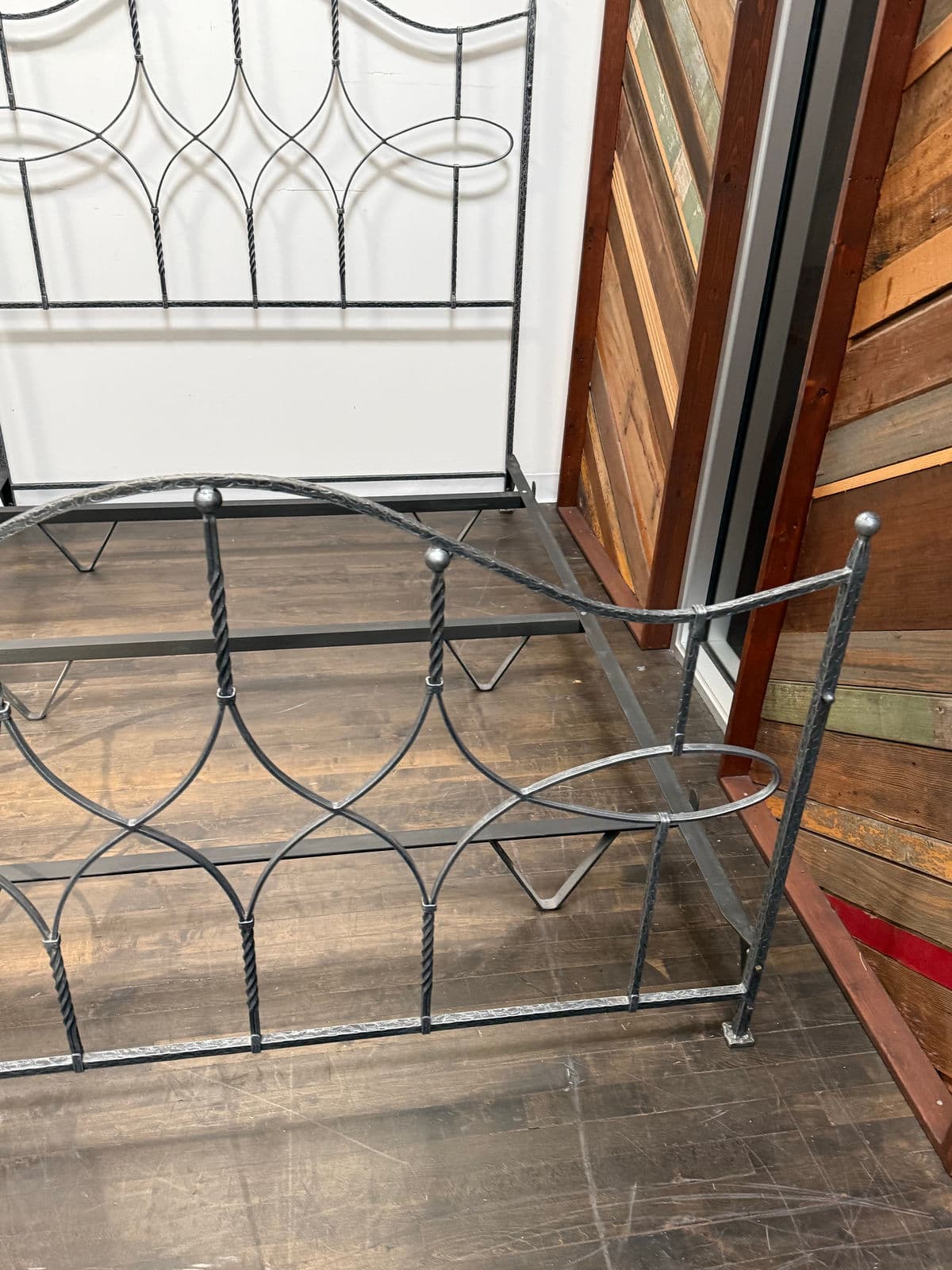 Queen Size Claudio Rayes Iron Bed Frame, Model 24 - Thumbnail 11