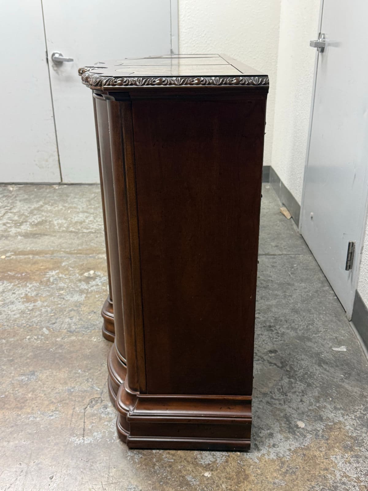 Universal Furniture Bolero Castile Sideboard - Thumbnail 6