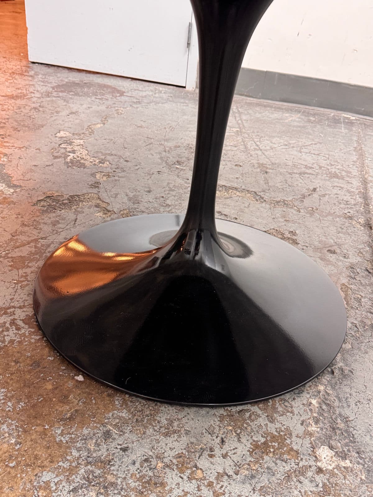 Eero Saarinen for Knoll Studio Arabescato Marble Dining Table, 60 Inch - Thumbnail 9