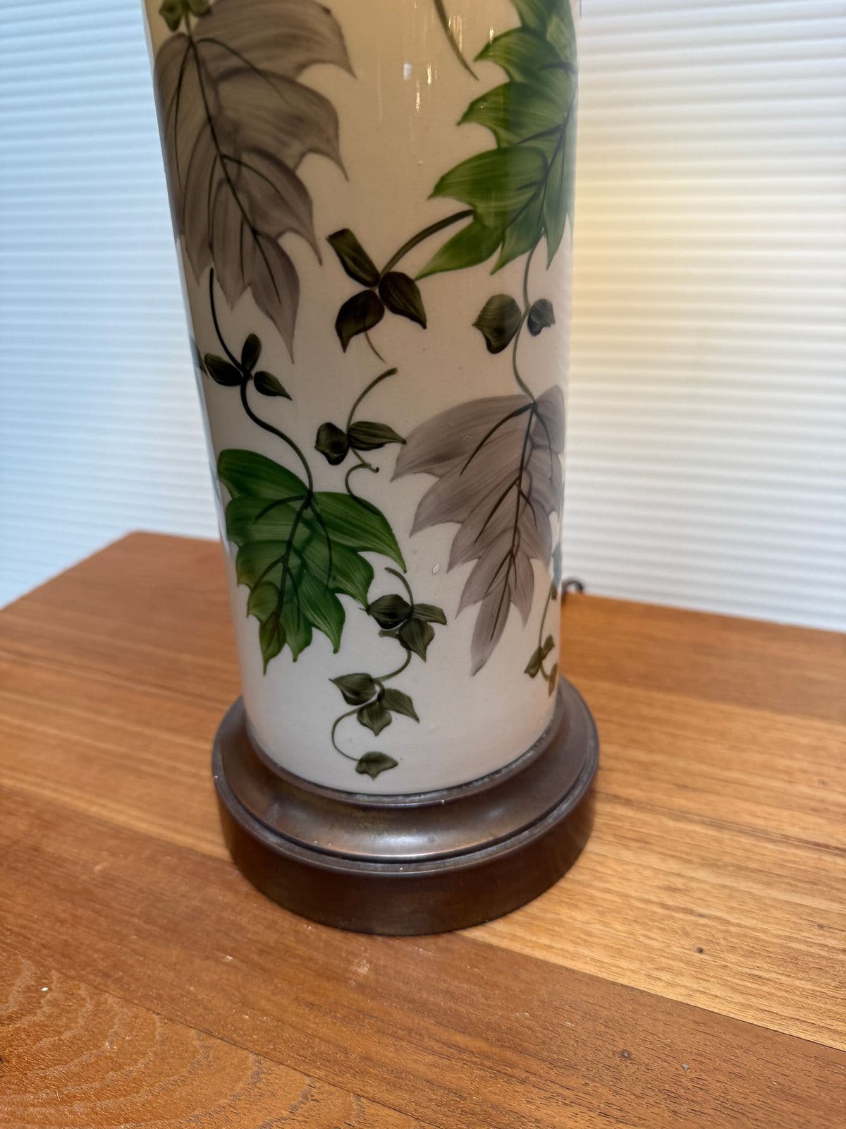Orlando Pottery Hand Painted Leaf Table Lamp - Thumbnail 4