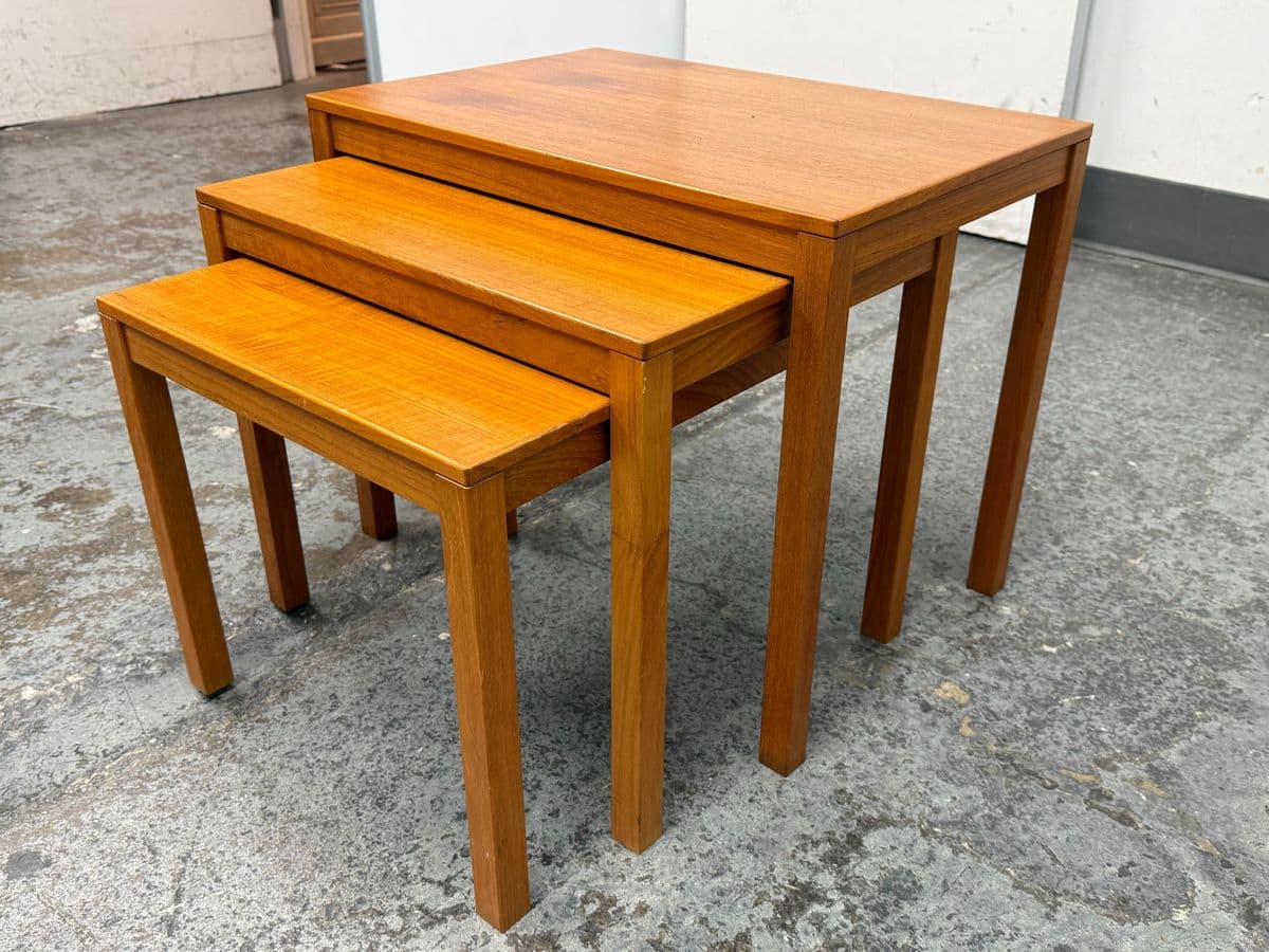 Bent Silberg Mobler Teak Nest Tables, Mid 20th Century, Set of Three - Thumbnail 3