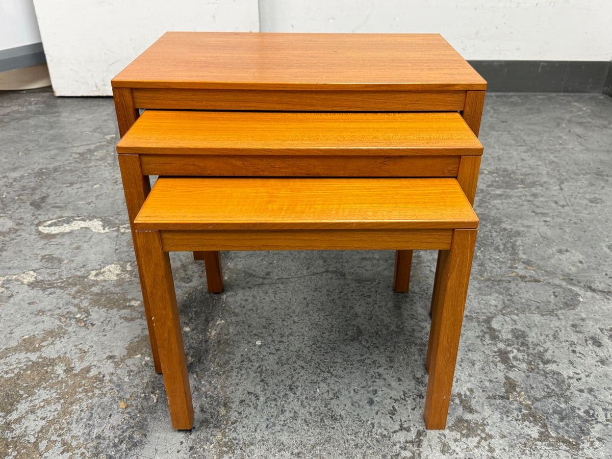 Bent Silberg Mobler Teak Nest Tables, Mid 20th Century, Set of Three - Thumbnail 4