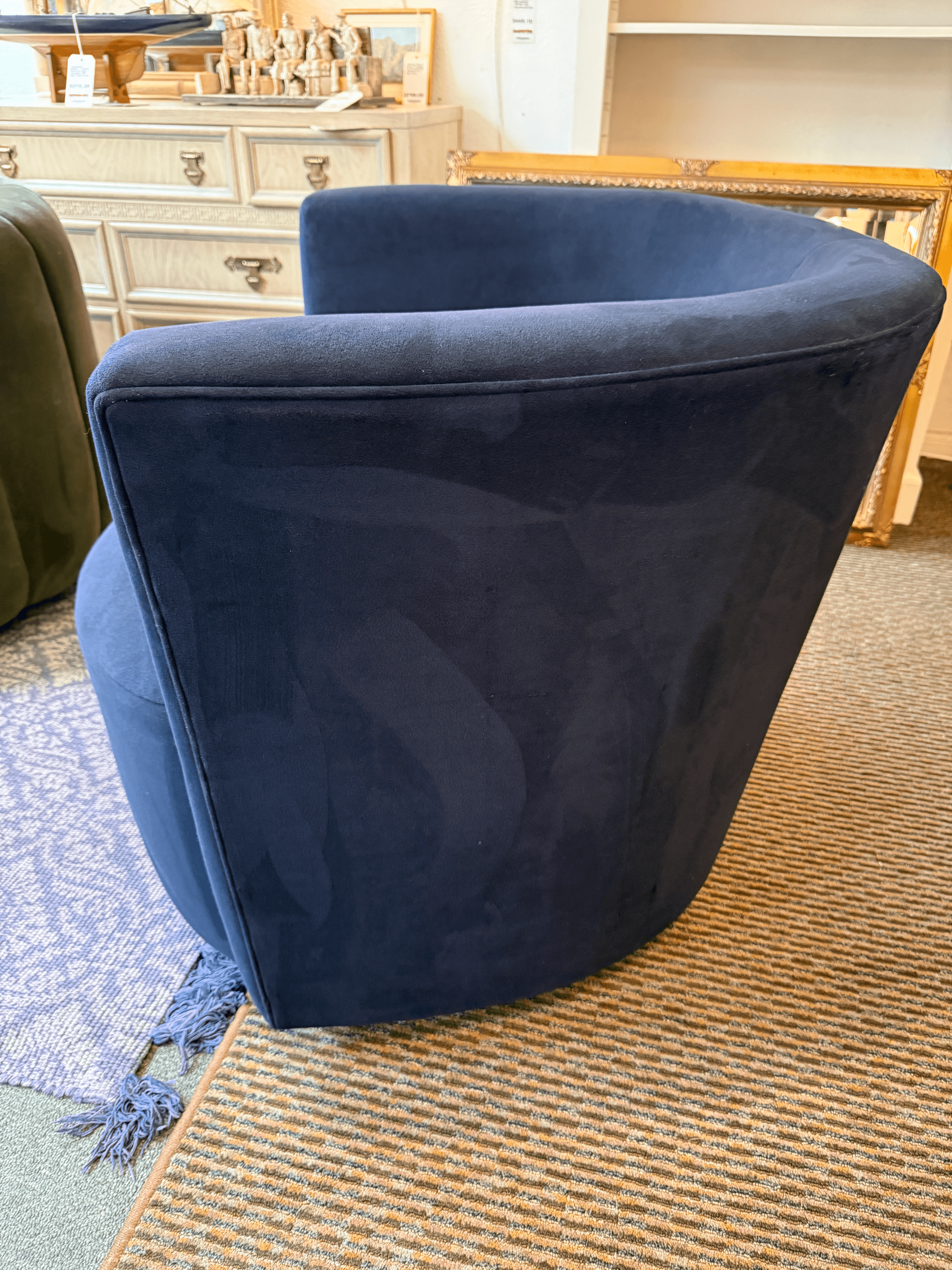 Living Spaces Tub Swivel Chair - Thumbnail 4