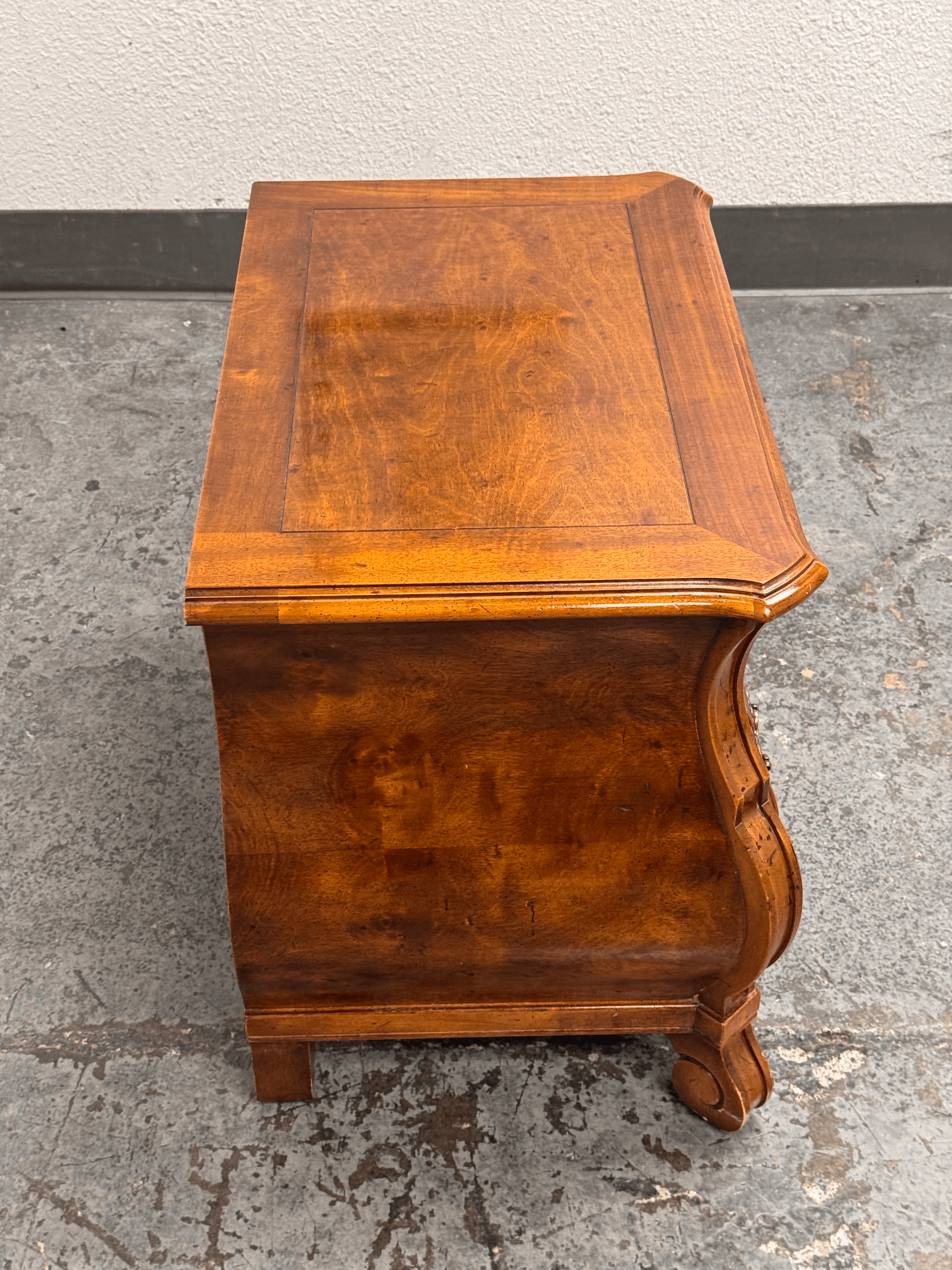 Henredon Louis XV Style Bombe Nightstand, Vintage - Thumbnail 7