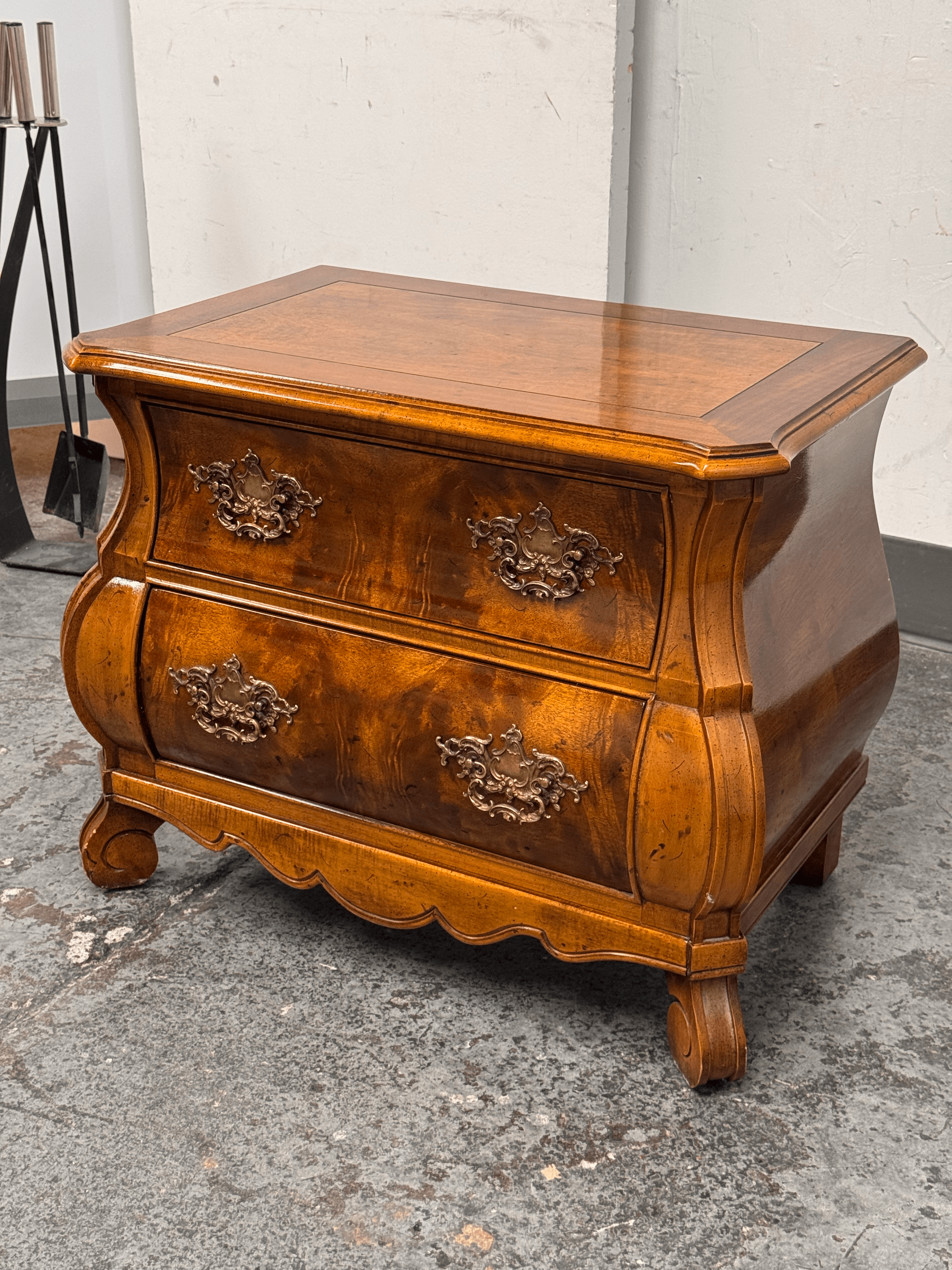 Henredon Louis XV Style Bombe Nightstand, Vintage - Thumbnail 4