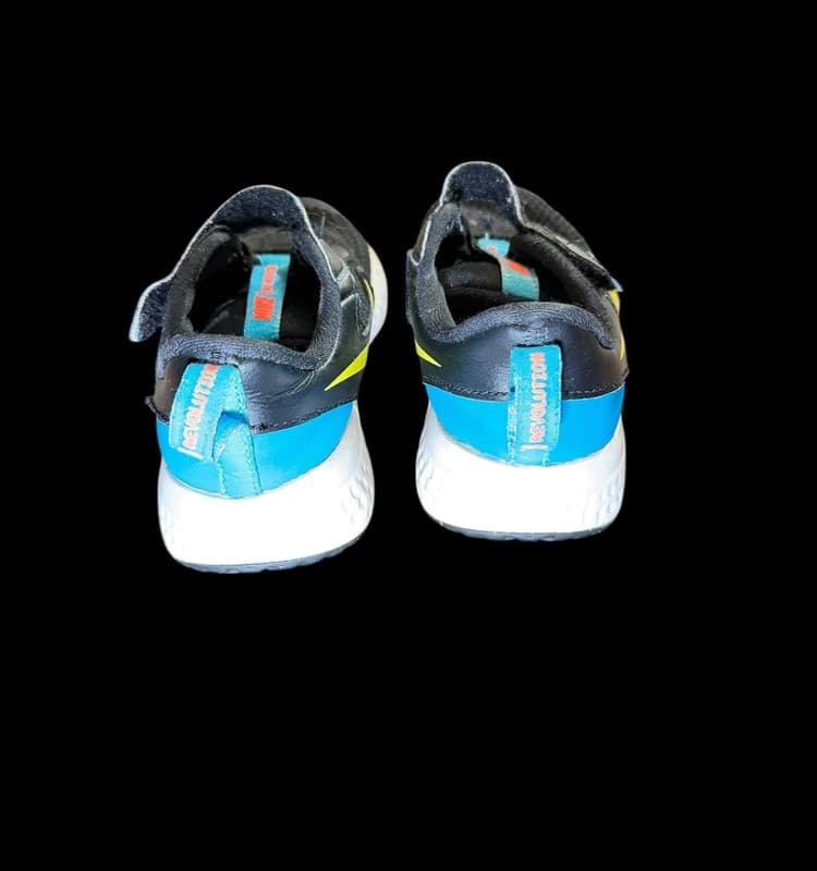 Nike Revolution 5 Youth Running Shoes - Size 12C - Thumbnail 4