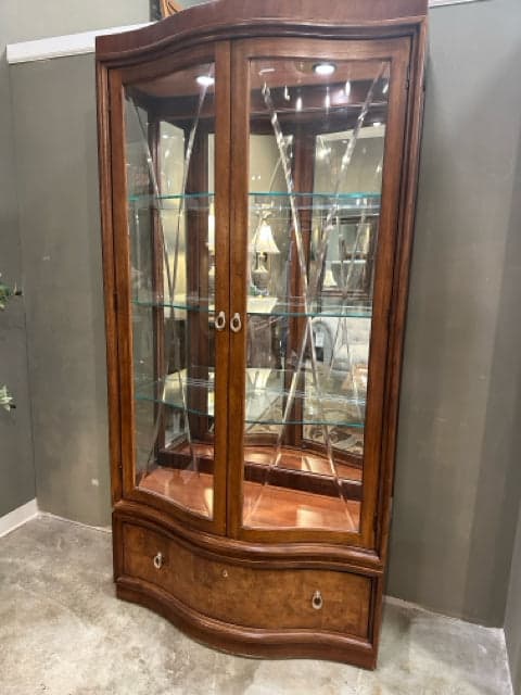 Thomasville Bogart Bel Aire Mahogany Lighted Curio Cabinet - Image 1