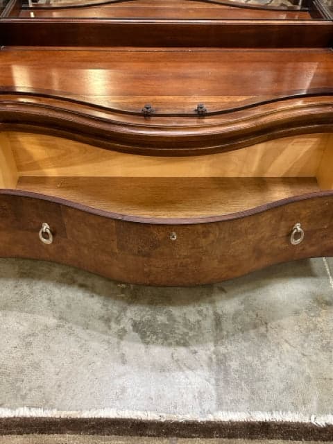 Thomasville Bogart Bel Aire Mahogany Lighted Curio Cabinet - Thumbnail 5