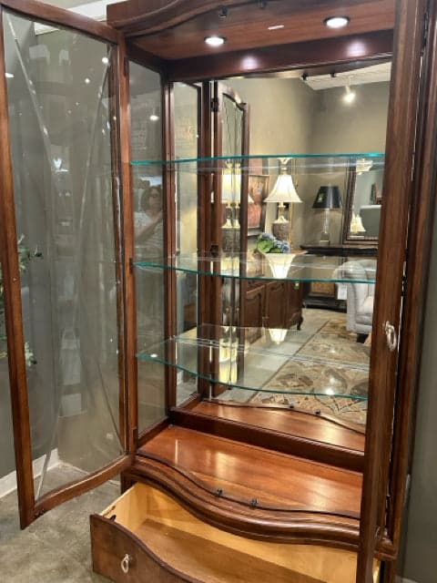 Thomasville Bogart Bel Aire Mahogany Lighted Curio Cabinet - Thumbnail 2