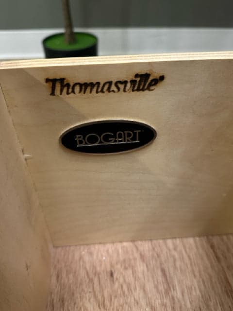 Thomasville Bogart Bel Aire Mahogany Lighted Curio Cabinet - Thumbnail 4