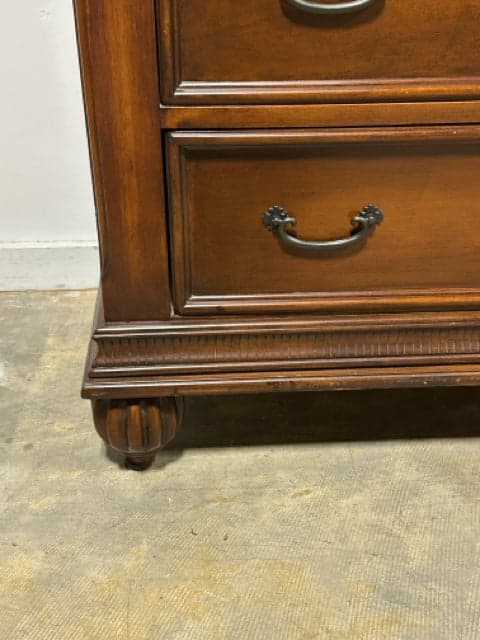 Ashley 6-Drawer Wood Dresser - Thumbnail 2