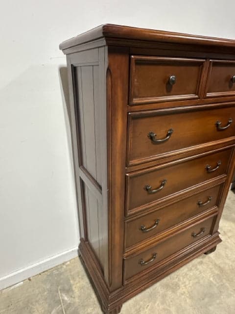 Ashley 6-Drawer Wood Dresser - Thumbnail 5