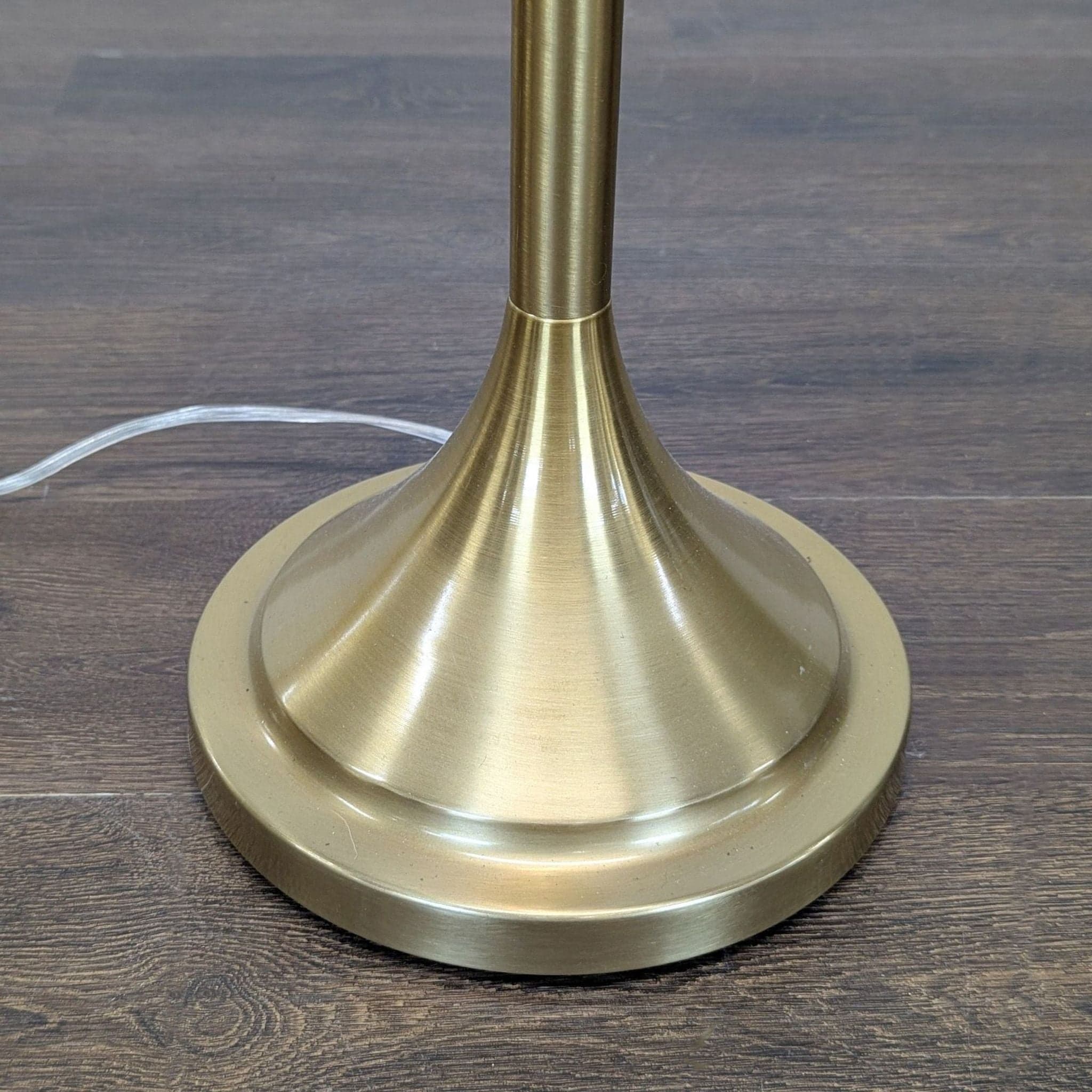 Mid-Century Modern Style Brass Floor Lamp with White Fabric Shade - Thumbnail 4