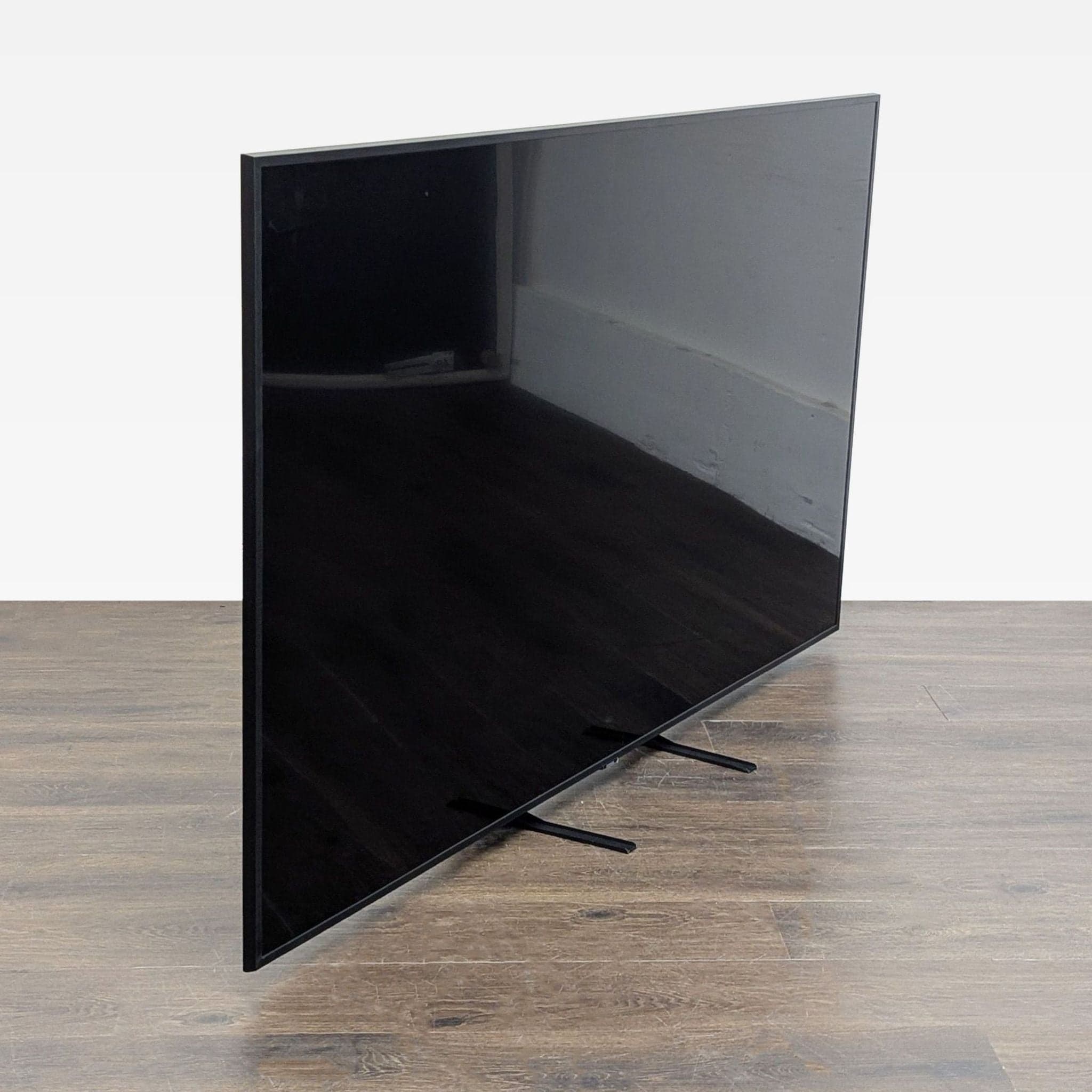 Samsung 65-Inch 4K Ultra HD Smart TV - Excellent Condition - Thumbnail 4