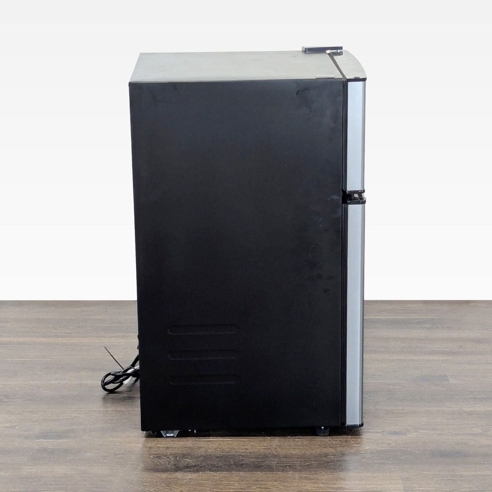 Whirlpool Compact Double Door Mini Refrigerator - Silver - Thumbnail 6